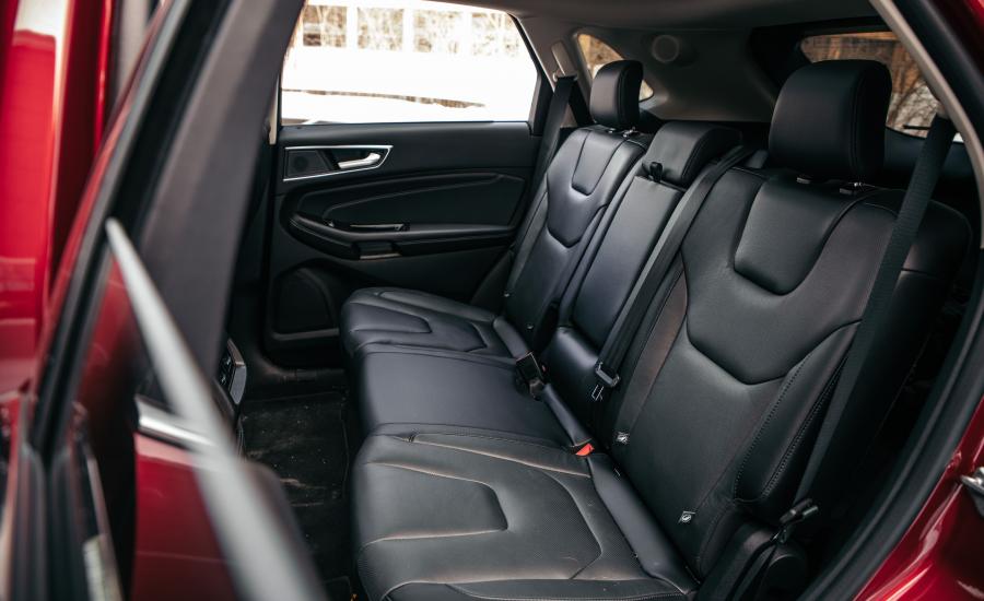 Интерьер Ford Edge Titanium 2018 года  (NA) (фото 26 из 29)